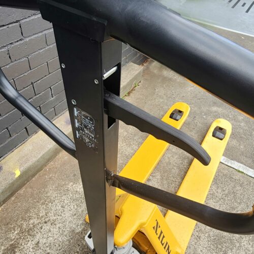 520mm Wide Pallet Truck - Image 3
